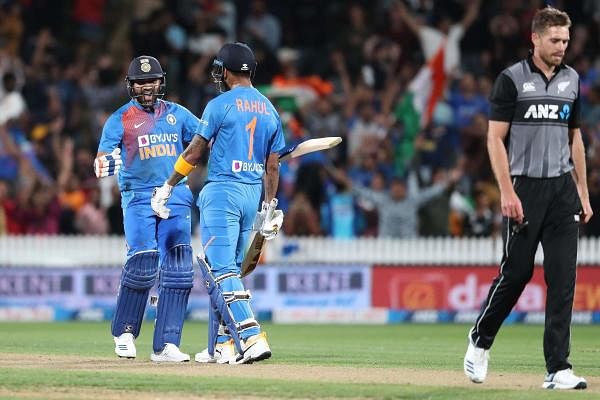 India’s Rohit Sharma (L) celebrates with KL Rahul (C) after hitting the winning runs as New Zealand’s Tim Southee (R) looks on during the third Twenty20 cricket match between New Zealand and India at Seddon Park in Hamilton on January 29, 2020. (AFP Photo)
