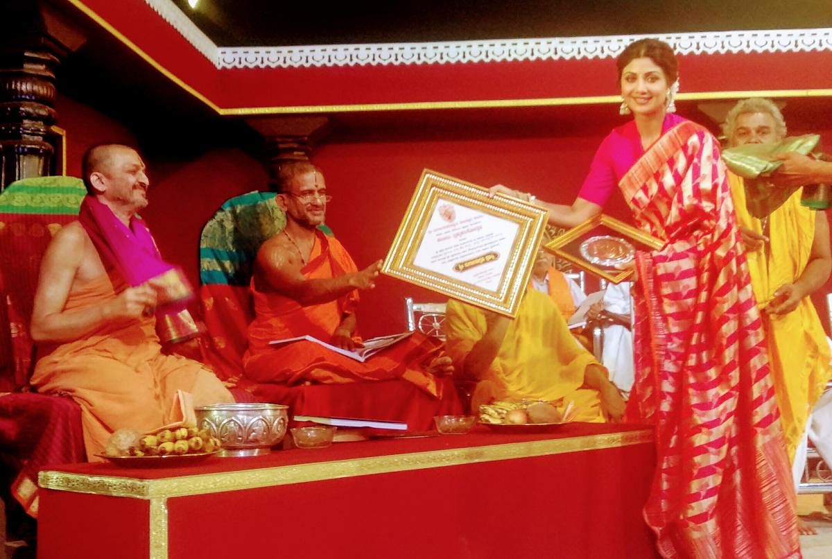Bollywood actor Shilpa Shetty was felicitated at the stage programme of the ongoing Brahmakalashotsava at Sri Durgaparameshwari Temple in Kateel.