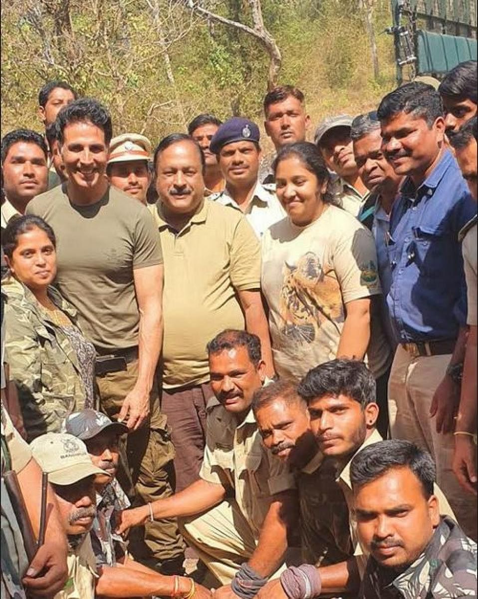 Interacting with the Forest department personnel, Akshay said, "If forest is alive; humans are alive".