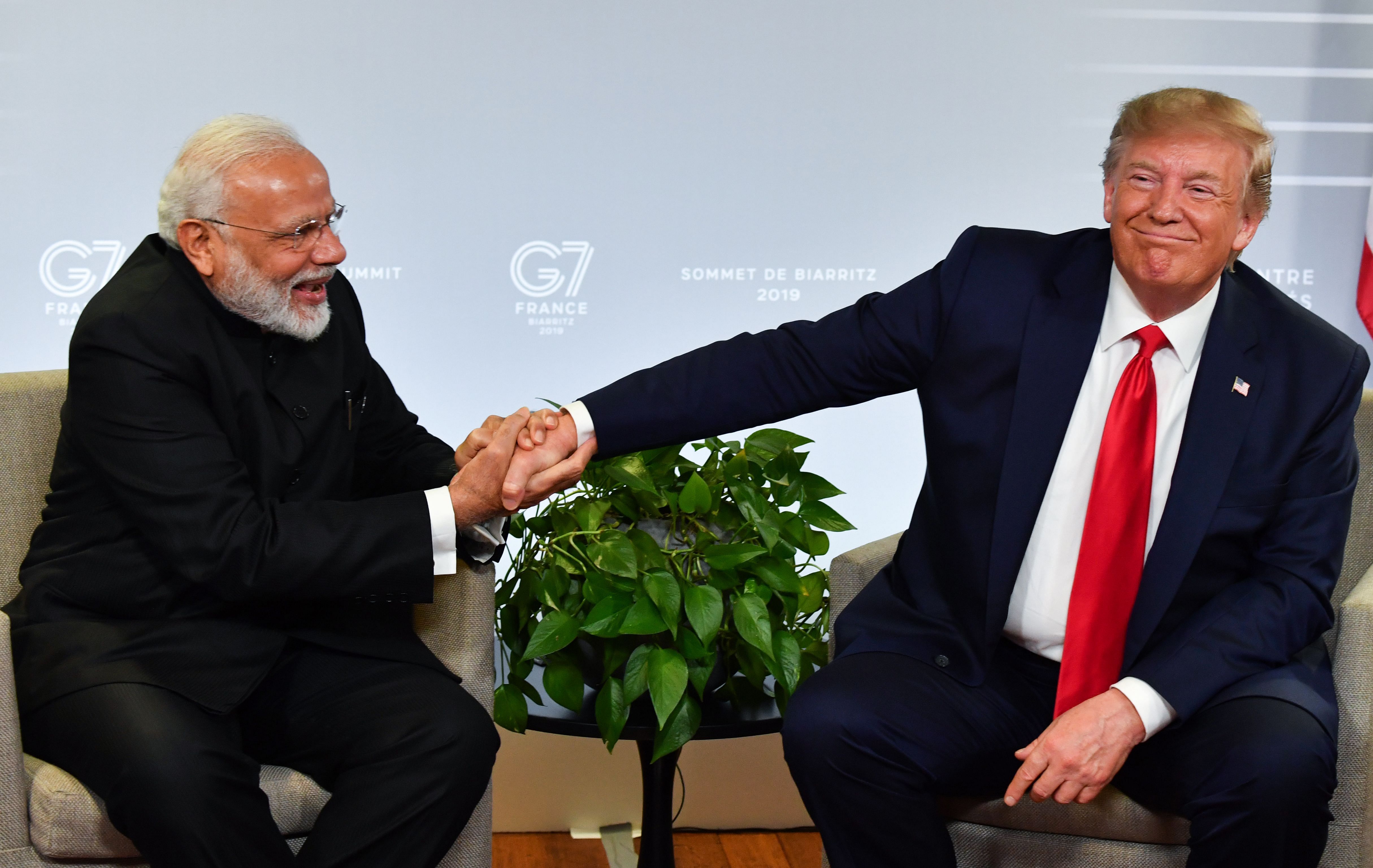 Indian Prime Minister Narendra Modi (L) and US President Donald Trump. (AFP Photo)