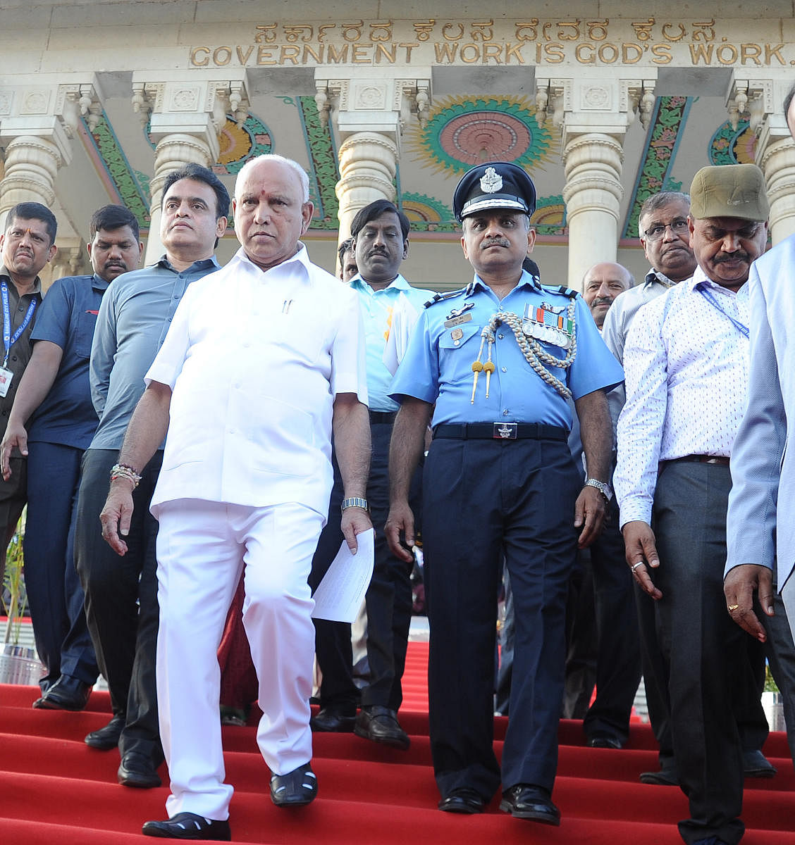 Chief Minister BS Yediyurappa, Deputy Chief Minister CN Ashwath Narayan, along with officials and defence personnel, at Vidhana Soudha in Bengaluru on Tuesday after a photo-op with NCC cedits who attended the Republic Day parade in New Delhi. DH Photo/Pus