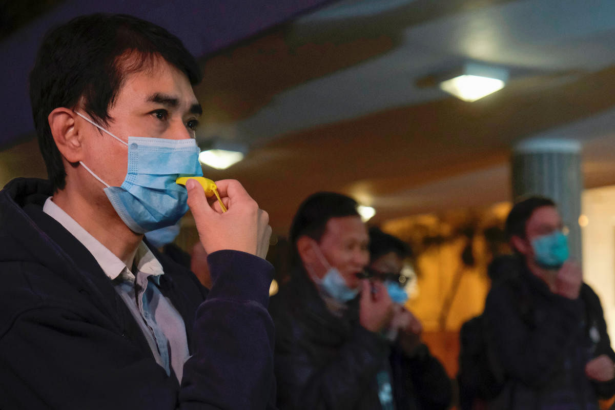 People wearing facemask to prevent coronavirus (Reuters Photo)