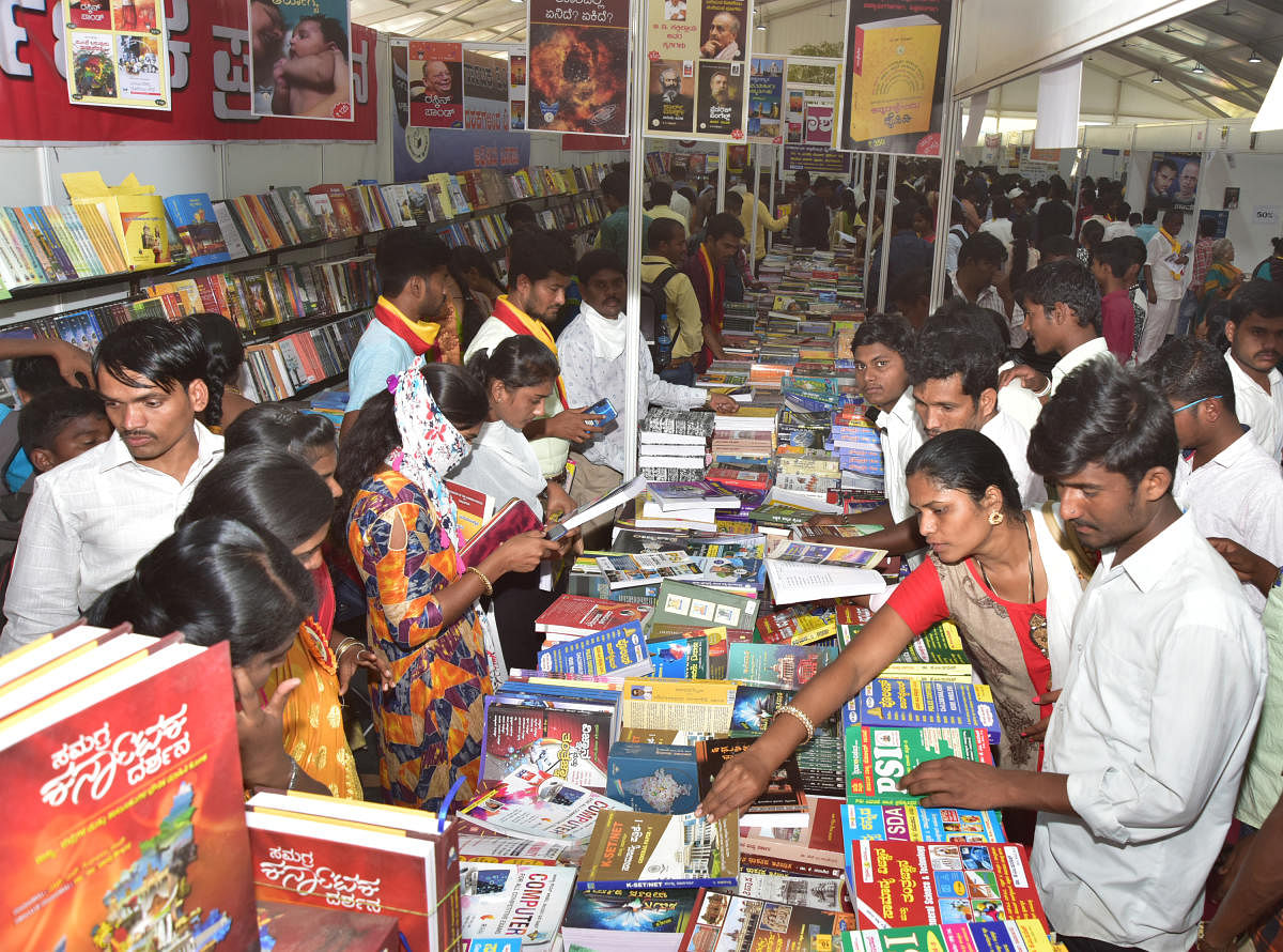 People throng bookstalls at the Sahitya Sammelana venue in Kalaburagi. dh photo