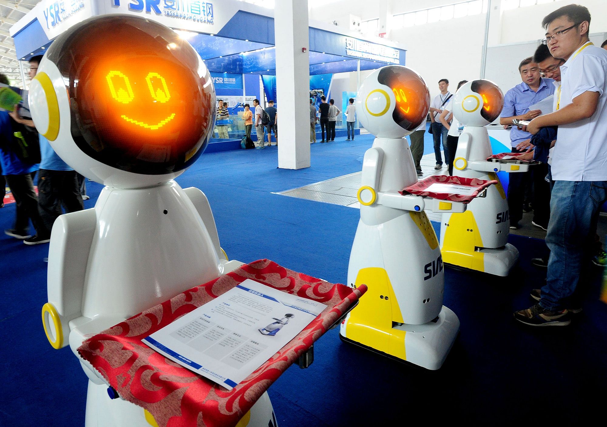 Keenon Robotics Co, a Shanghai-based company, deployed 16 robots of a model nicknamed “little peanut” to a hospital in Hangzhou after a group of Wuhan travelers to Singapore were held in quarantine. (Photo: Bloomberg)