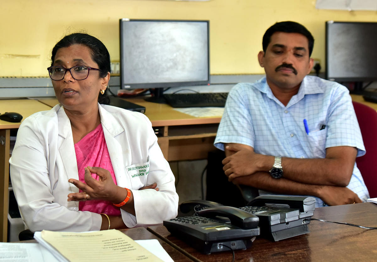 Wenlock Hospital Superintendent Dr Rajeshwari Devi speaks during the phone-in programme, organised by Prajavani, at DH-PV Editorial office in Balmatta on Tuesday. Dermatologist Dr Naveen Kumar looks on. DH Photo