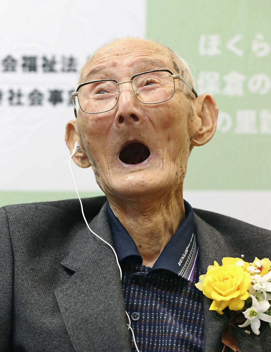 112-year-old Chitetsu Watanabe celebrates after being awarded as the world's oldest living male by Guinness World Records, in Joetsu, Japan (Reuters Photo)