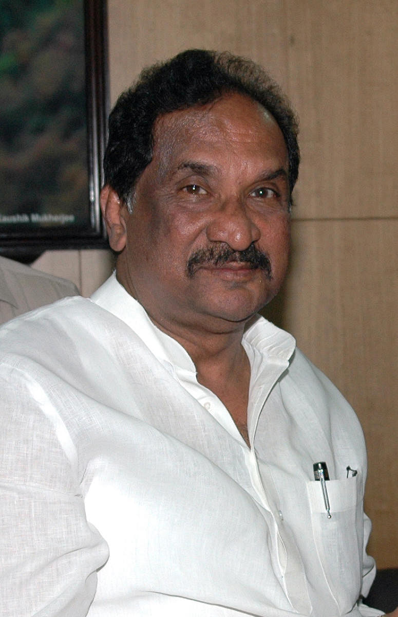 Former Minister K J George, a close confidant of former Chief Minister Siddarmaiah, met Congress president Sonia Gandhi and requested her to appoint a new party chief for the state immediately.