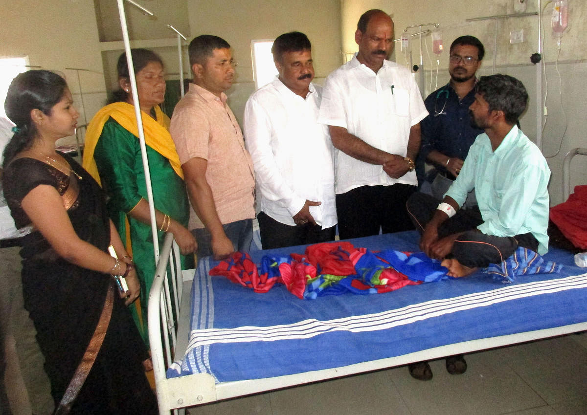 MLA T D Raje Gowda speaks to a patient is undergoing treatment for KFD at taluk hospital in N R Pura. DH Photo