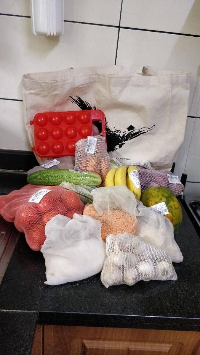 Using a sturdy reusable bag to carry your groceries, buying loose products and relying on reusable cloth bags are small steps one can take to reduce waste, says Odette Katrak. 