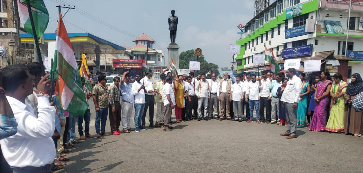 Members of Kodagu District Congress Committee staged a protest at General Thimayya Circle in Madikeri on Sunday. DH Photo