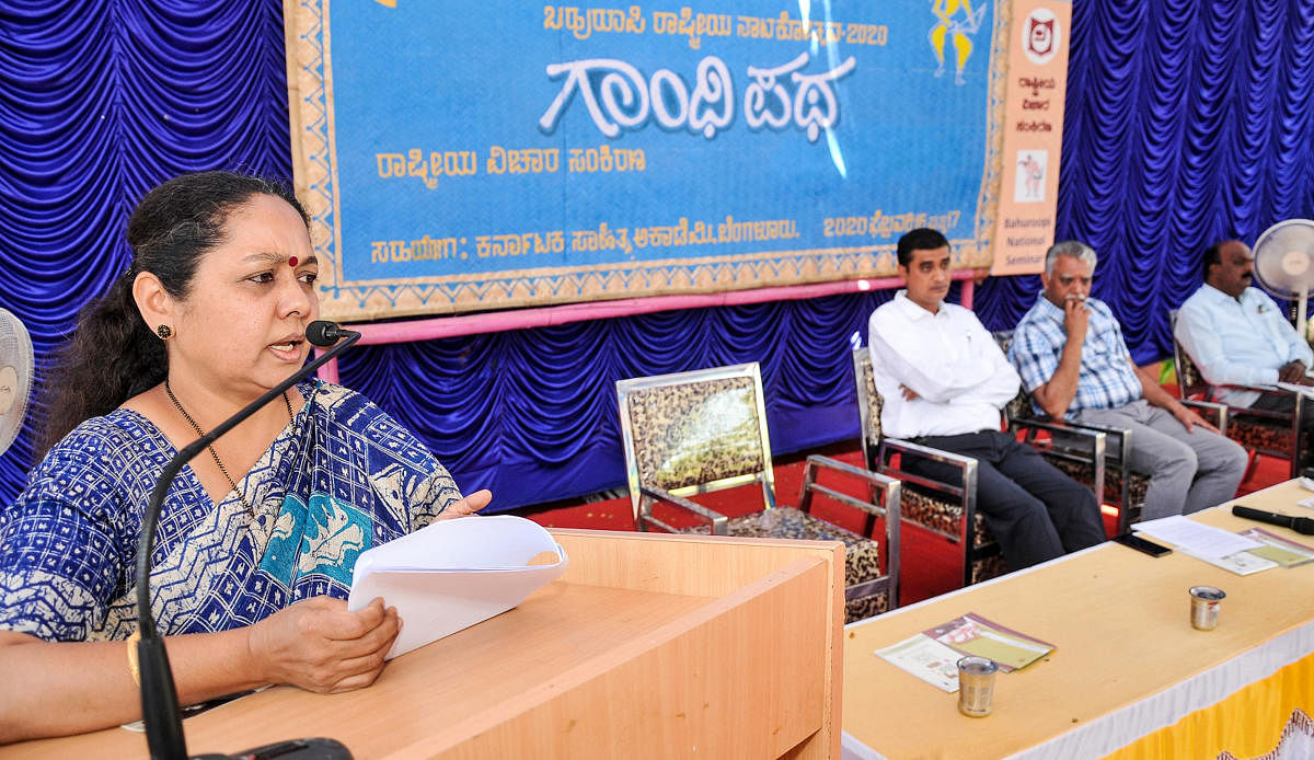 Writer Roopa Hassan delivers a talk on 'Gandhi-Rural India' as part of Bahuroopi, national theatre festival of Rangayana at Kirurangamandira in Mysuru on Monday. Journalists Rishikesh Bahadur Desai, Ravindra Bhat and activist Kadashettyhalli Satish are se