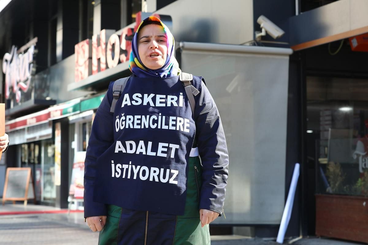  Melek Cetinkaya wearing a sign reading "we want justice for cadets" as she demonstrates for her son who has been in prison for over three years. (AFP photo)