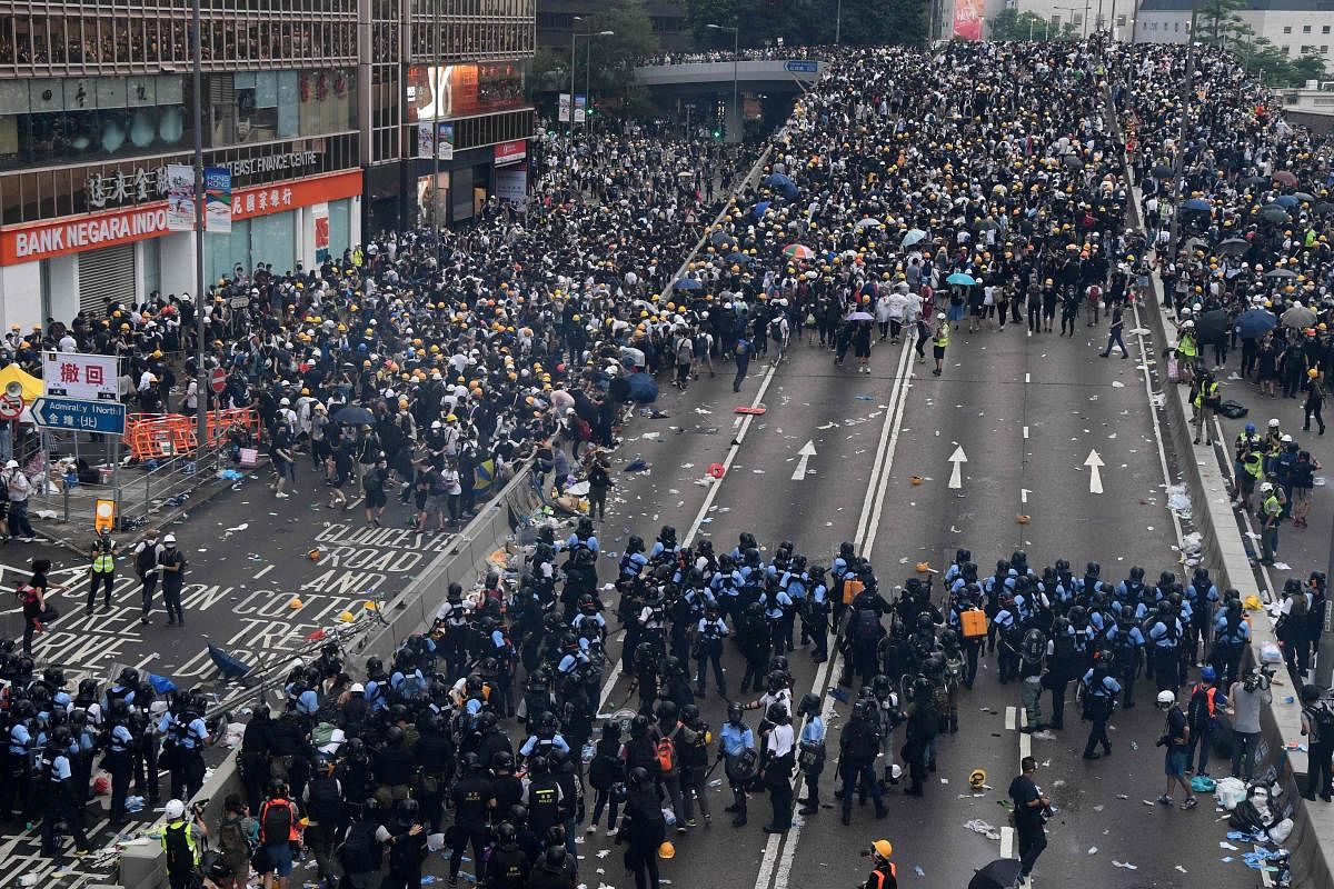 Violent clashes broke out in Hong Kong on June 12 as police tried to stop protesters storming the city's parliament, while tens of thousands of people blocked key arteries. (AFP Photo)