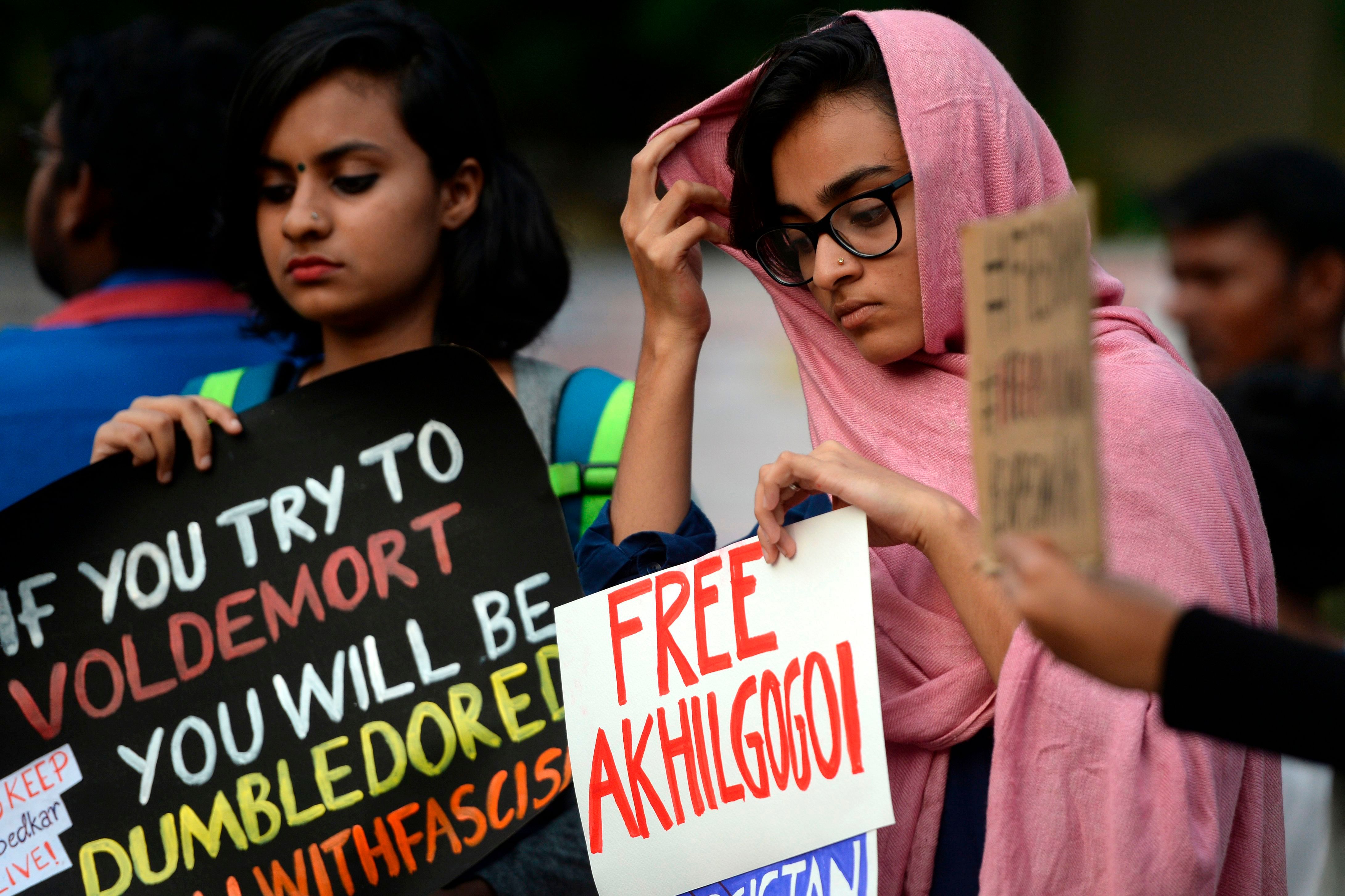 Students and demonstrators hold placards and shout slogans during a protest against India's new citizenship law. (AFP Photo)