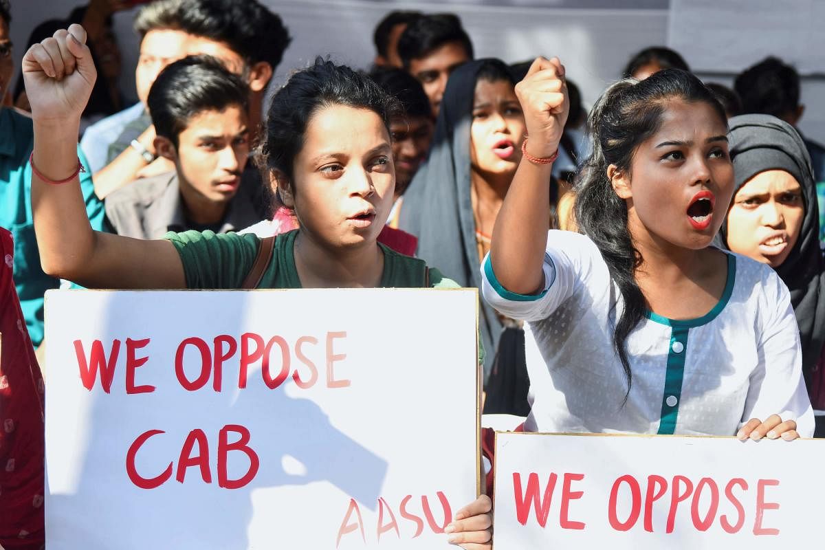 Activists of All Assam Students Union (AASU) shout slogans during a demonstration against the government's Citizenship Amendment Bill, in Guwahati on November 4, 2019. (Photo by AFP)