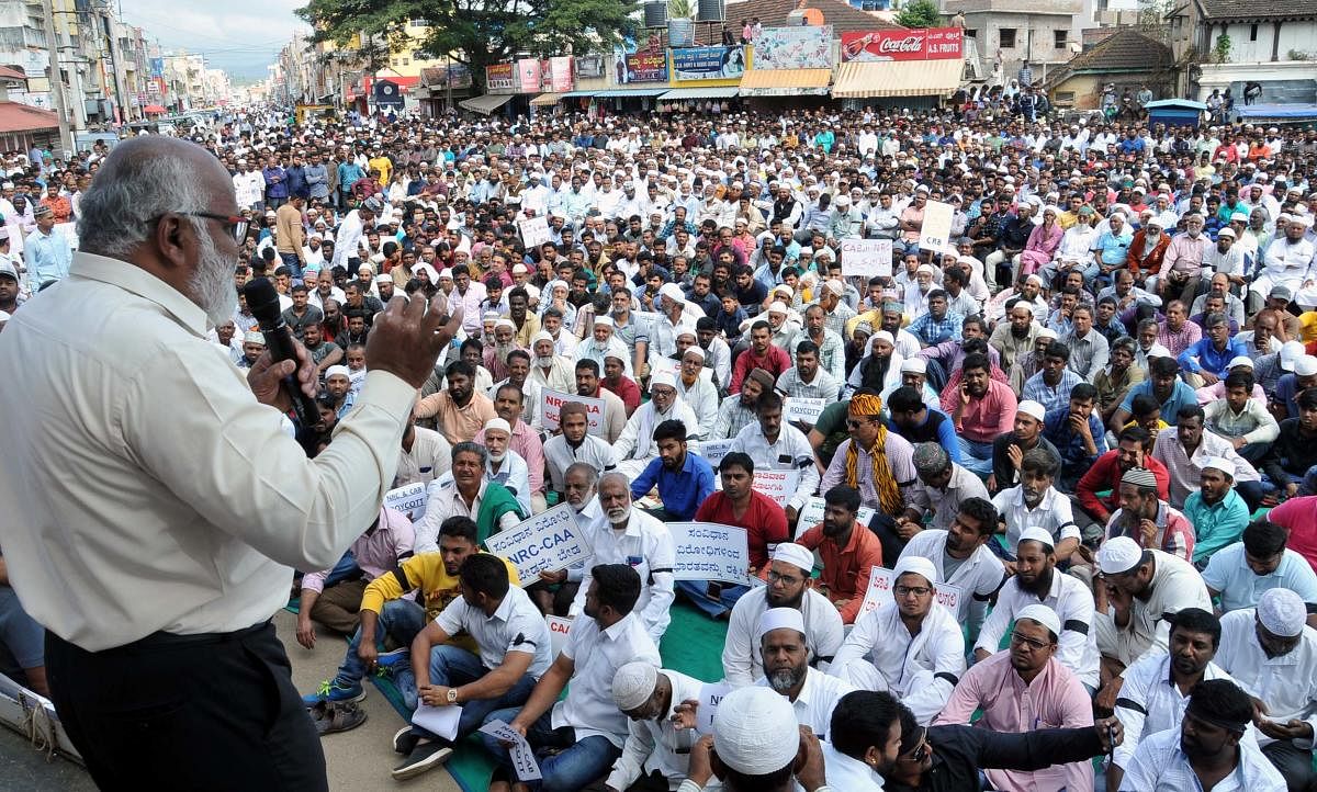 Muslim leader Rizwan Khalid addresses a protest rally in Chikkamagaluru on Tuesday. DH photo