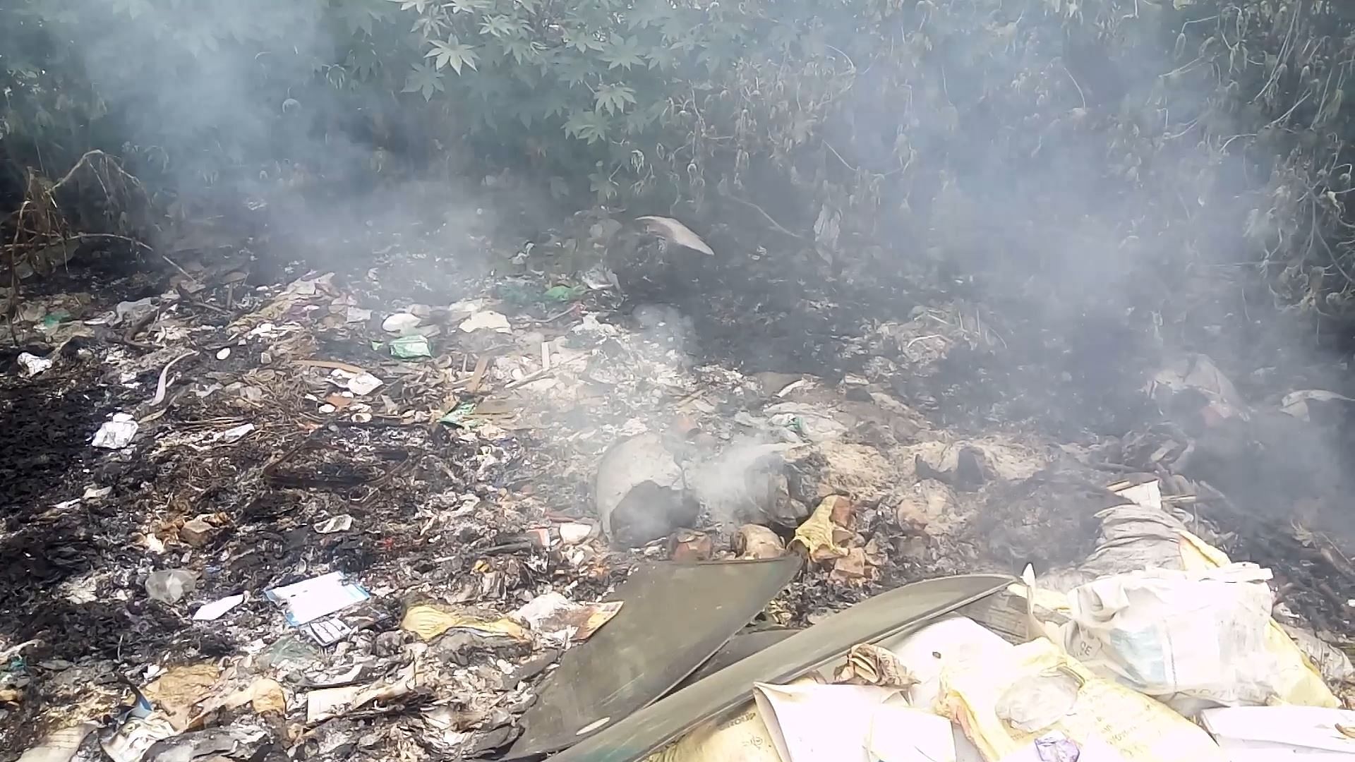 Garbage burning near JC Road (Photo by Tejas Dayananda Sagar)