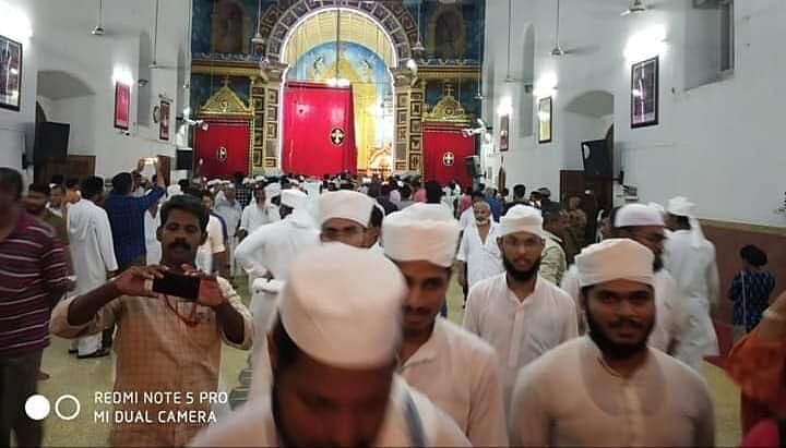 Namaz being performed on the premises of St Thomas Church at Kothamangalam in Kerala. (DH photo)