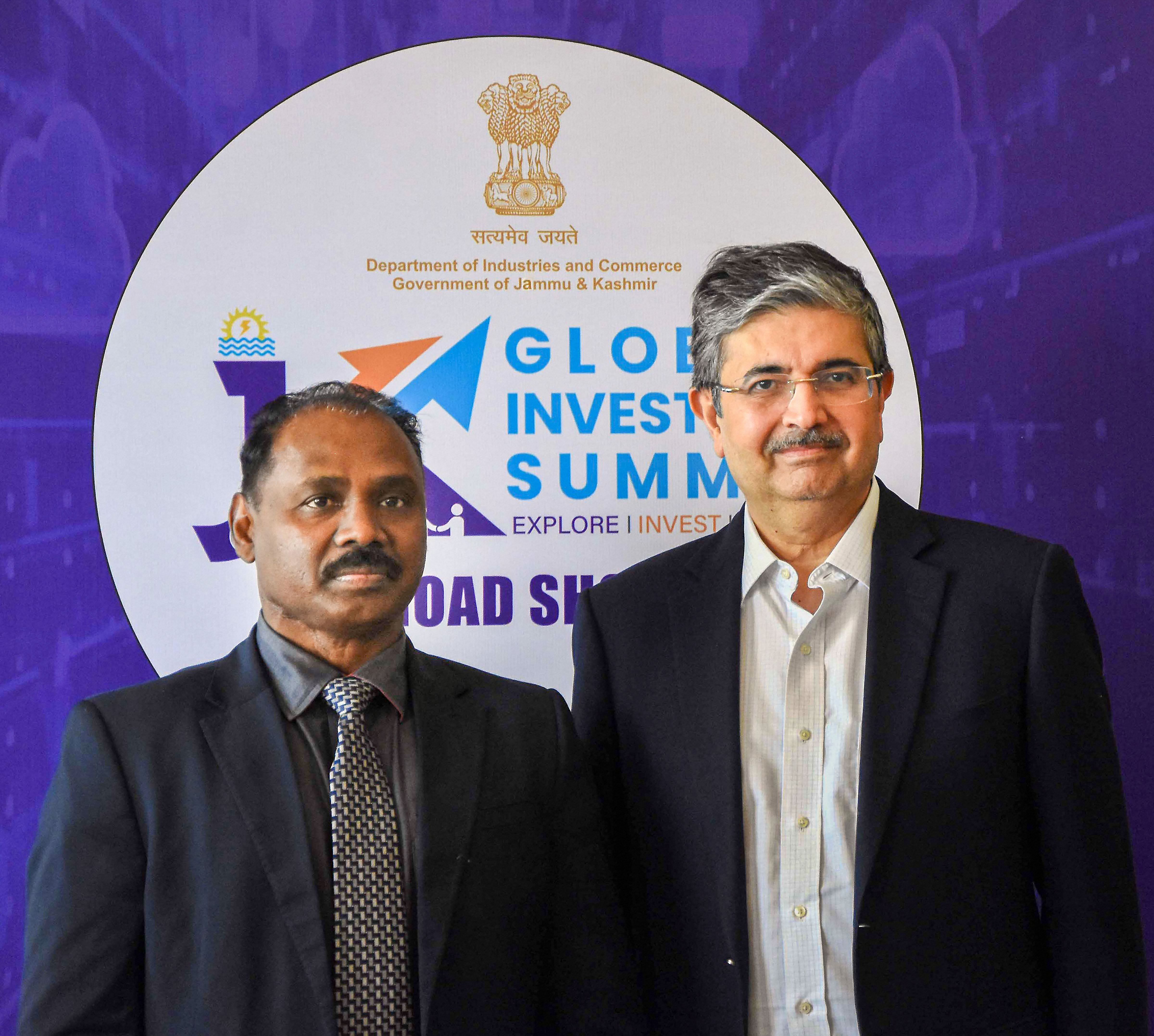 J&K Lt. Governor Girish Chandra Murmu (L) with CII President Uday Kotak during the 'CII Jammu Kashmir Investors Summit' in Mumbai. (PTI Photo)