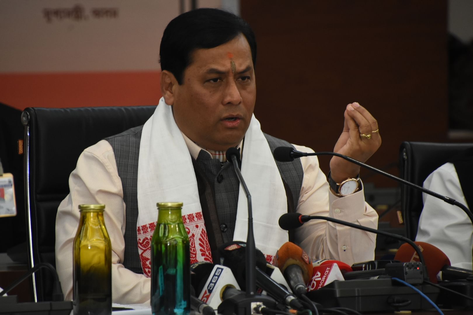 Assam CM Sarbananda Sonowal interacting with mediapersons in Guwahati on Wednesday. Photo credit: Assam govt