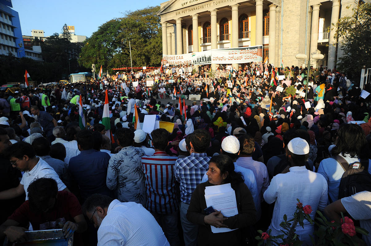 People gather in large numbers to protest against CAA outside Town Hall in Bengaluru. DH File Photo/Pushkar V