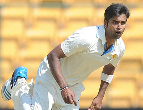Skipper Vinay Kumar grabbed a five-wicket haul after Robin Uthappa and Karun Nair hit individual centuries to lead Karnataka's recovery and guide the team to a 27-run win over Gujarat in their quarterfinal match of the Vijay Hazare Trophy, here today. Dh file Photo
