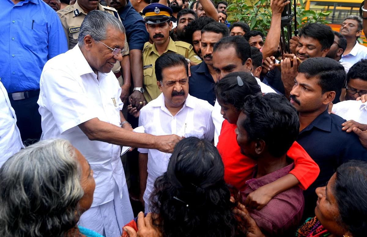 Kerala Chief Minister Pinarayi Vijayan (L) along with opposition leader Ramesh Chennithala (AFP Photo)