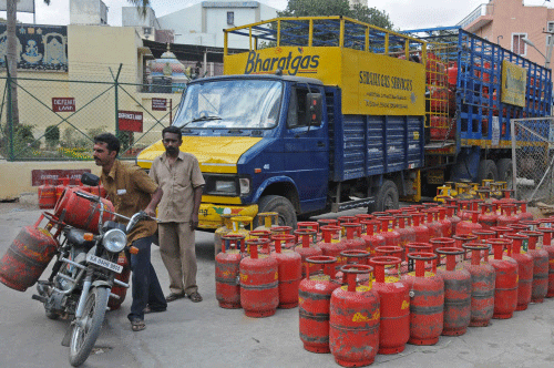 In first signs of dissent over the new gas pricing, Gujarat government firm GSPC has demanded market price for its output from KG basin fields saying it cannot be forced to sell fuel at a rate which is less than the cost of production. DH file photo