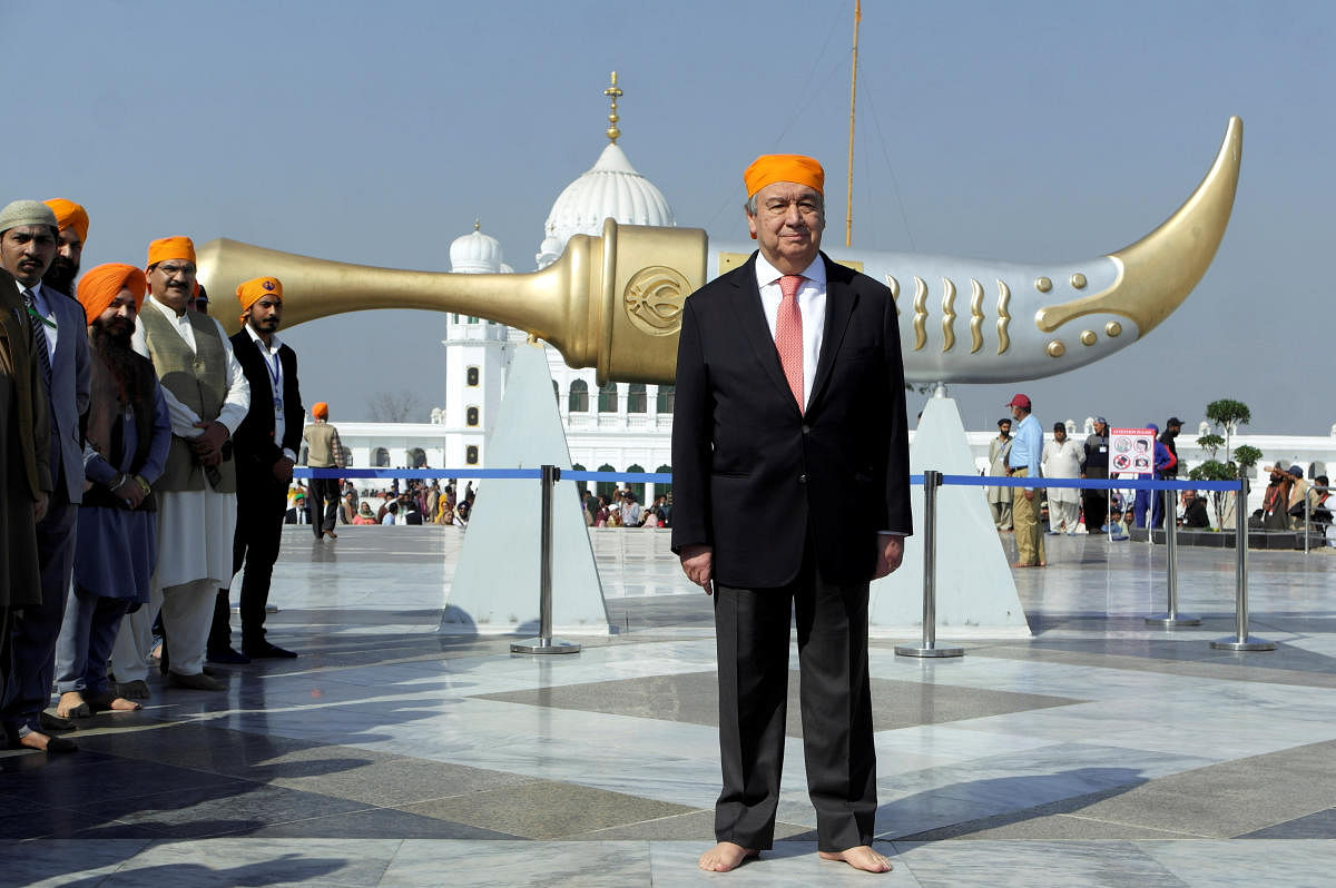 United Nations Secretary-General Antonio Guterres poses for a photograph while visiting the holy Sikh temple Gurdwara Darbar Sahib in Kartarpur. (Reuters photo)