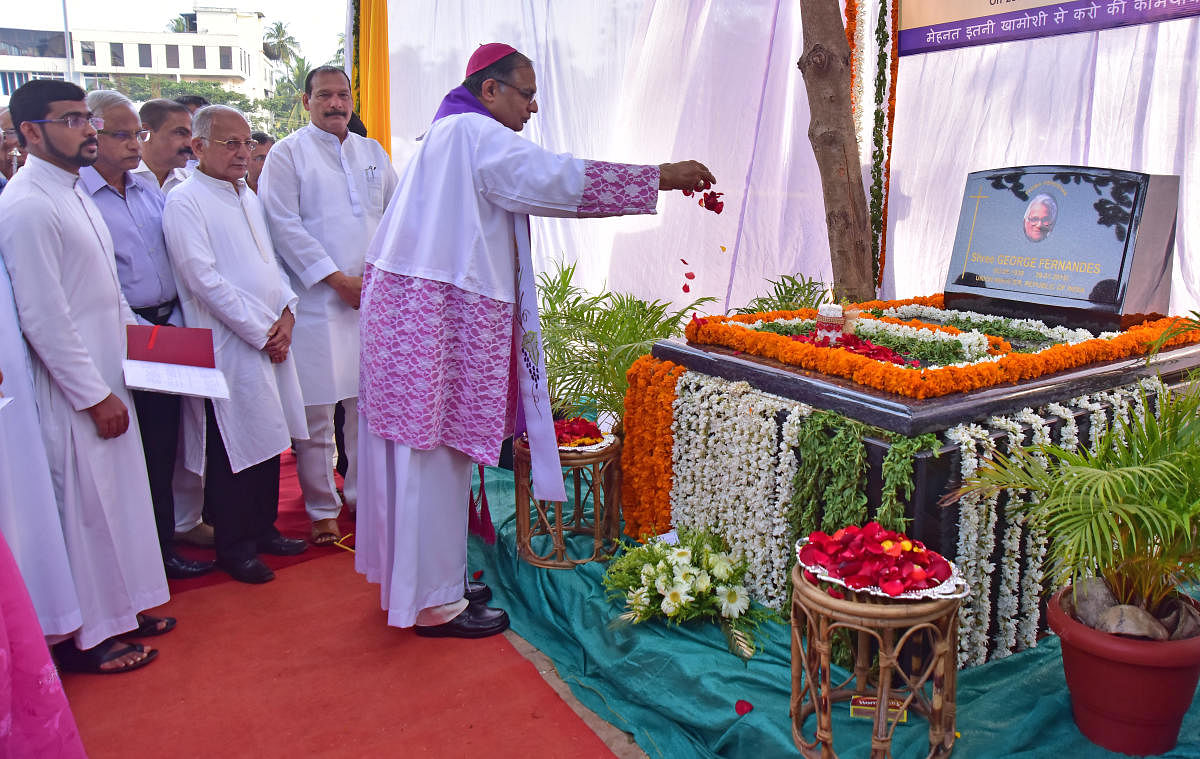 Mangalore Diocese Bishop Rev Dr Peter Paul Saldanha offers floral tribute to the George Fernandes memorial at Bejai Church in Mangaluru on Sunday. DH PHOTO