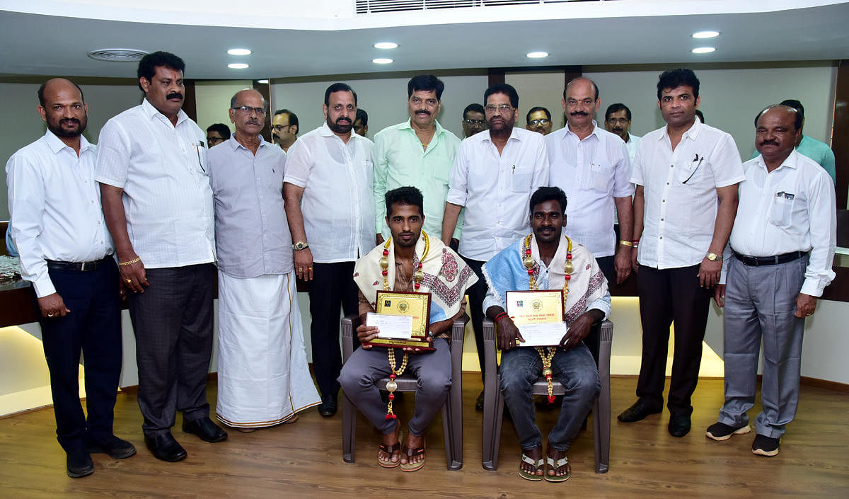 Kambala jockeys Srinivas Gowda and Bajagoli Nishanth Shetty were felicitated at SCDCC Bank in Mangaluru on Tuesday. DH photo