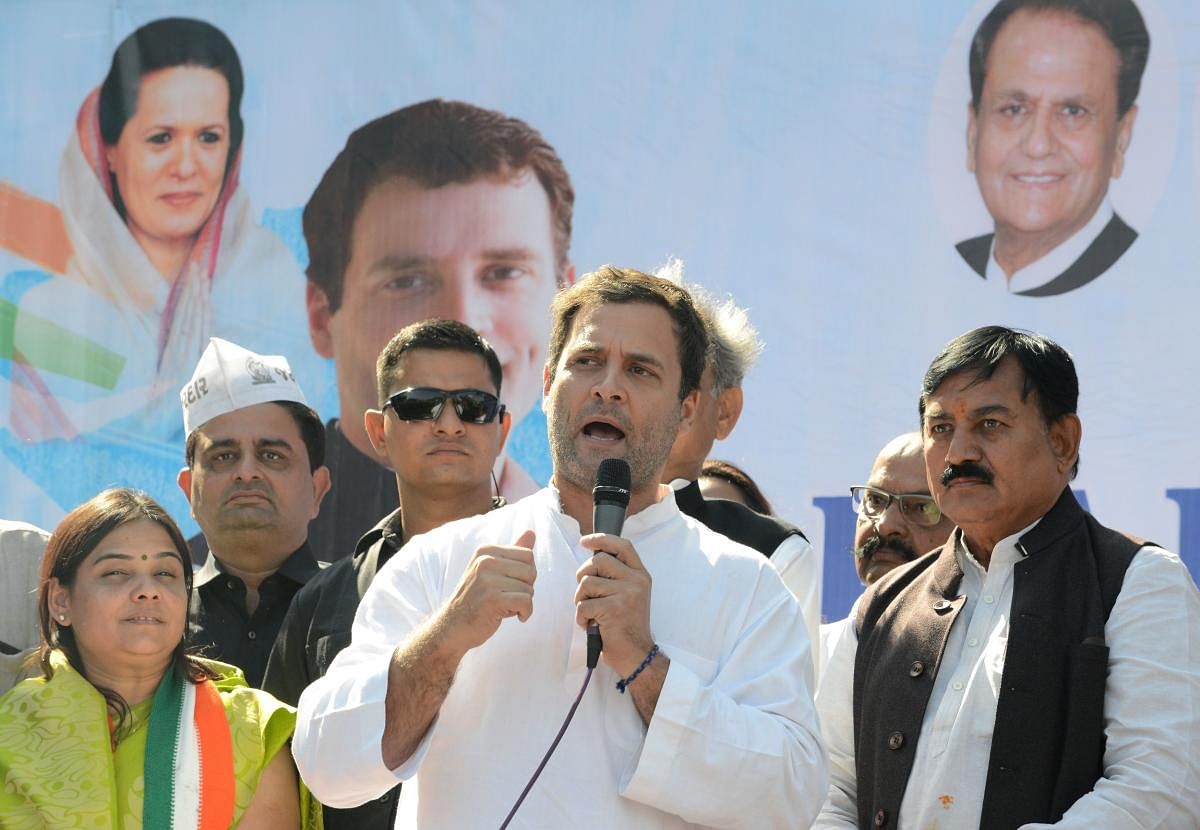 Congress Vice President, Rahul Gandhi (C) addresses a rally in Dahegam, some 40km from Ahmedabad, on November 25, 2017. Voters in Indian Prime Minister Narendra Modi's home state Gujarat will go to the polls against the opposition Congress Party in December in what will be a key test for India's right-wing premier. / AFP PHOTO / SAM PANTHAKY