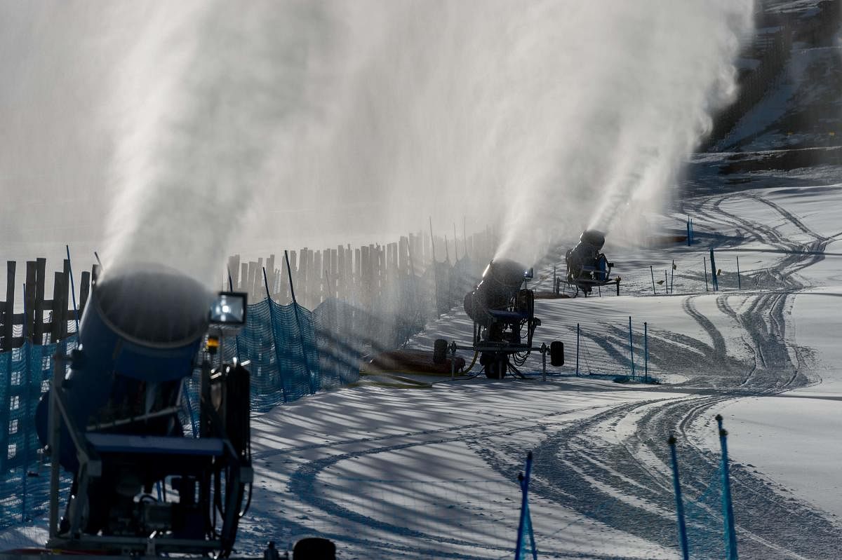 Snow cannons spray artificial snow on a ski slope at El Colorado skiing centre, in the Andes Mountains, some 30 km from Santiago on August 8, 2019. Photo/AFP