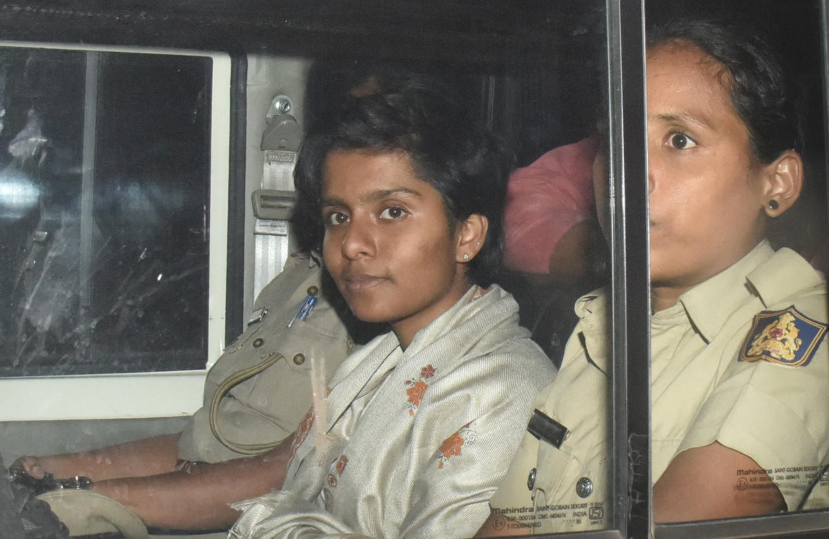 Police take activist Amulya back after producing her before a magistrate on Tuesday. DH PHOTO/JANARDHAN B K