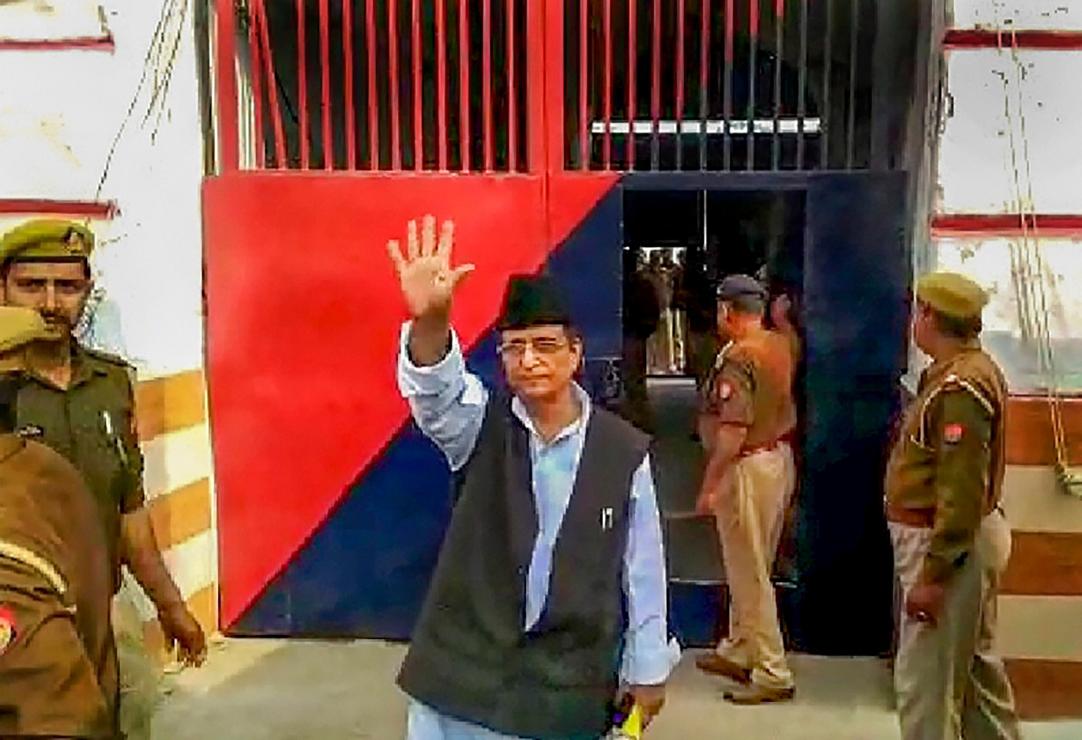 Samajwadi Party MP Azam Khan waves before being sent to judicial custody for allegedly faking Abdullah's birth certificate, in Rampur, Wednesday, Feb. 26, 2020. (Credit: PTI Photo)