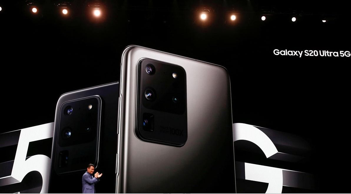 TM Roh of Samsung Electronics unveils the Galaxy S20 Ultra 5G smartphone during Samsung Galaxy Unpacked 2020 in San Francisco (Credit: REUTERS/Stephen Lam)