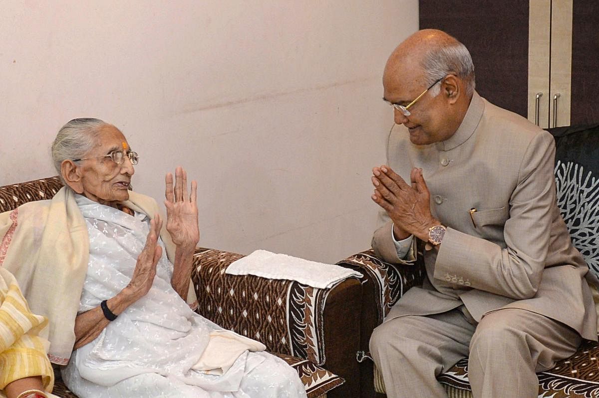 Gandhinagar: President Ram Nath Kovind meets Prime Minister Narendra Modi's mother Hiraba at her residence in Gandhinagar, Gujarat, Sunday, Oct. 13, 2019. RB/PTI