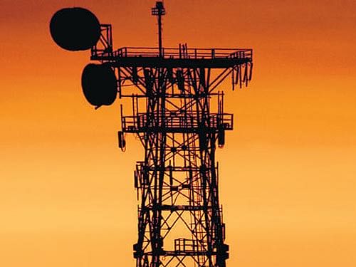 The biggest ever auction of 2G and 3G spectrum started on Wednesday on a high note with operators making bids worth an estimated Rs 60,000 crore after six rounds of bidding in all four bands.