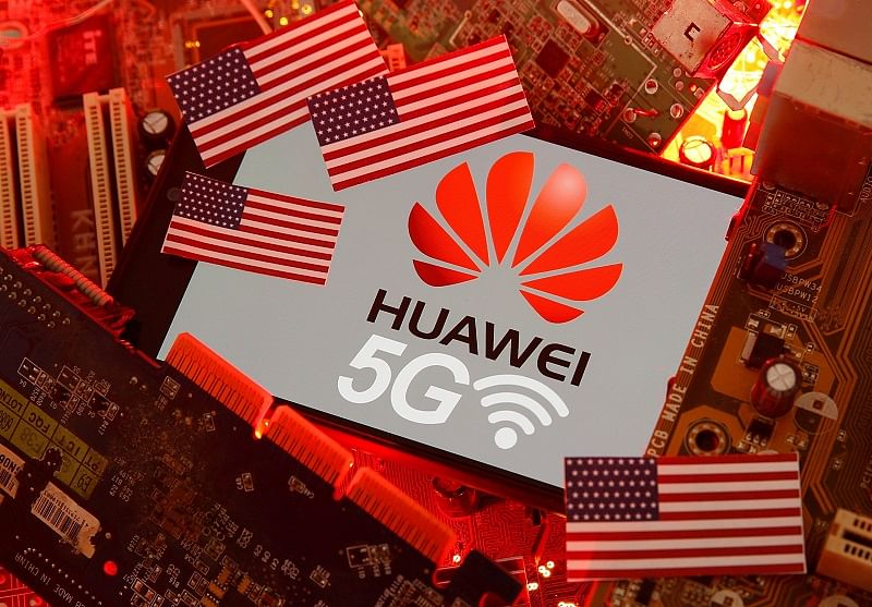 The U.S. flag and a smartphone with the Huawei and 5G network logo are seen on a PC motherboard in this illustration. (Reuters Photo)