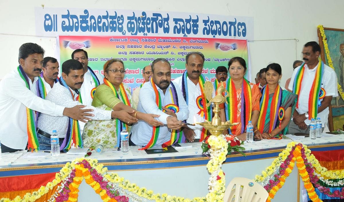 DCC Bank President S L Dharme Gowda inaugurates the valedictory of All India Cooperative Week in Chikkamagaluru on Tuesday.