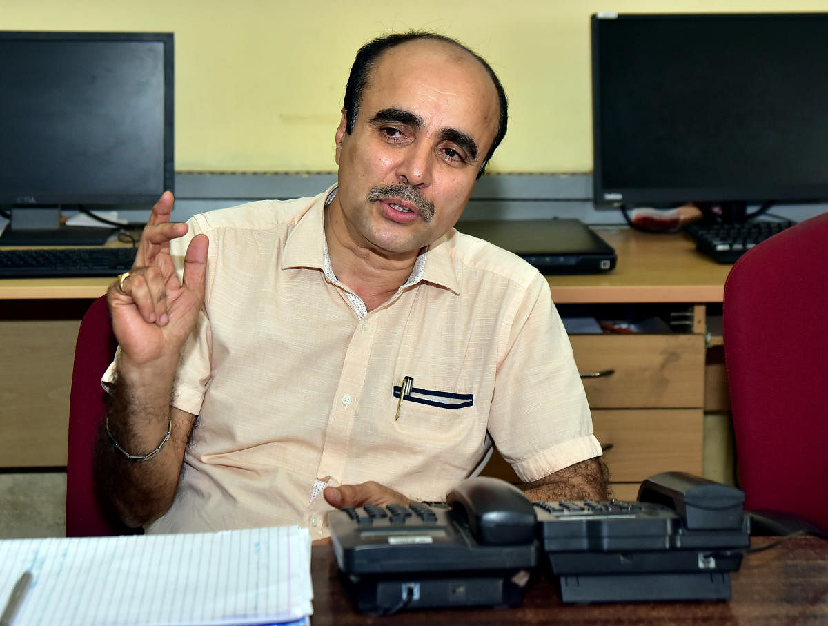 ARTO J P Gangadhar speaks at a phone-in programme organised by Prajavani, the sister publication of Deccan Herald at DH-PV office, in Balmatta, on Saturday.