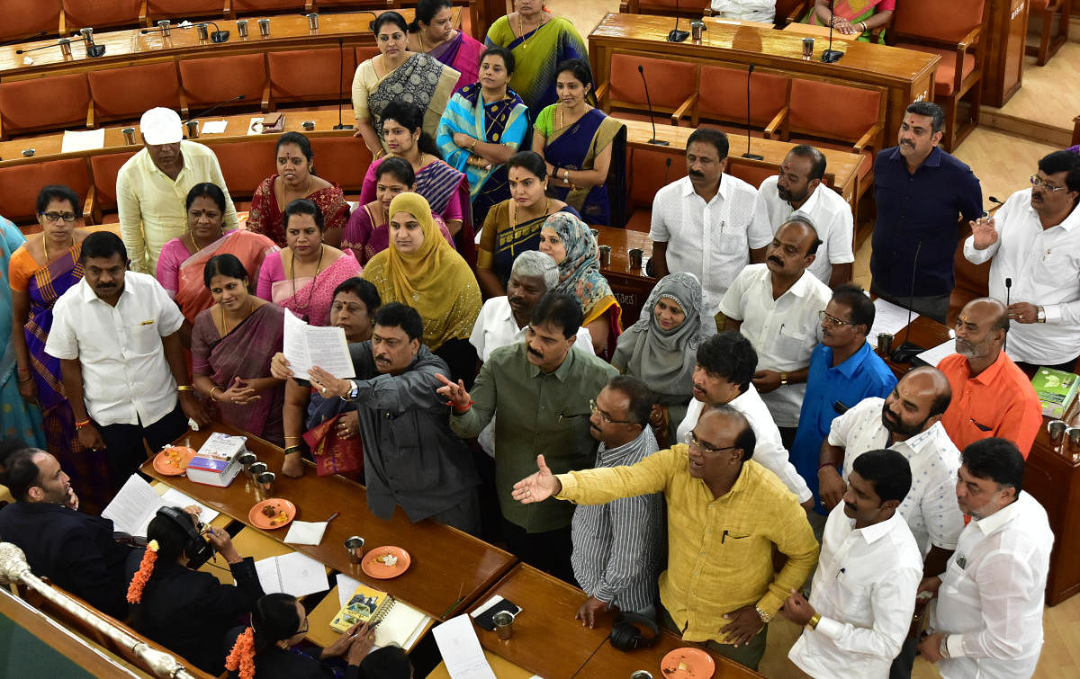 Opposition Congress leaders trooped into the well of the BBMP council on Saturday in protest against a BJP corporator's remarks on the mayor's powers to form committees. DH PHOTO/ IRSHAD MAHAMMAD