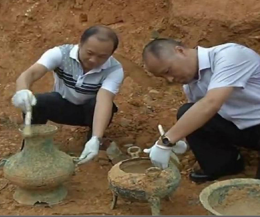 Five hundred-forty bronze ware items were unearthed, ranging from weapons, utensils and tools to ritual statues, state-run Xinhua news agency reported today. screen grab