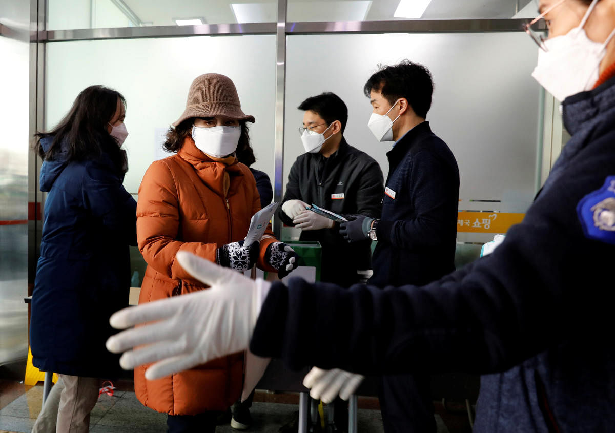 People standing in a long queue to buy face masks at the post office, after a shortage of masks amid the rise in confirmed cases of the novel coronavirus disease. (Reuters Photo)