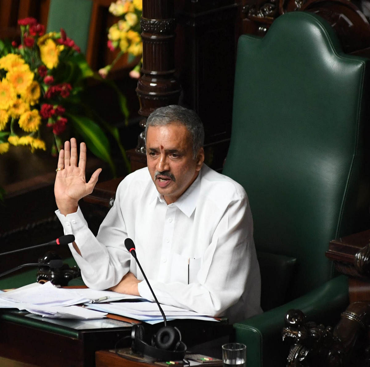 Speaker of Karnataka Legislative Assembly, Vishweshwar Hegde Kageri addressing the Assembly Session at Vidhan Soudha, in Bengaluru. (Photo by B H Shivakumar)