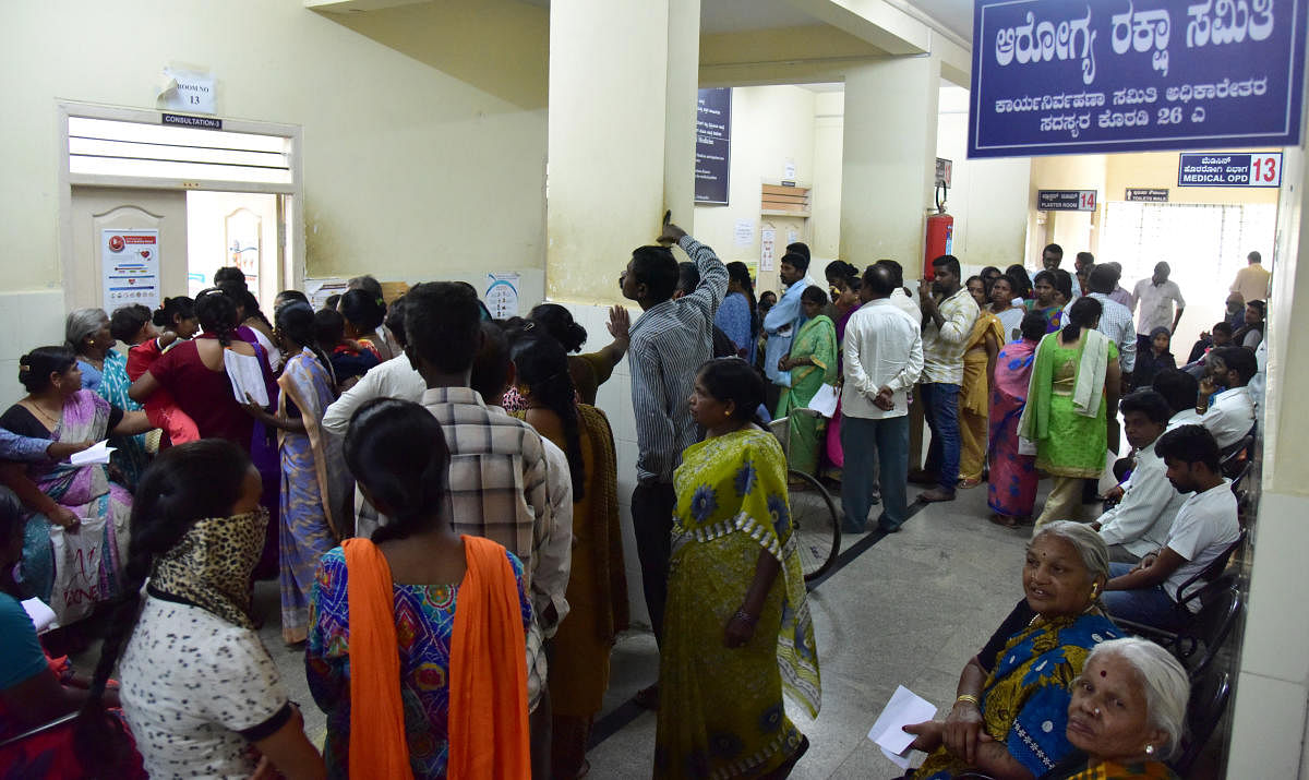 Free prepaid health cards will be distributed to one lakh registered construction labourers and their families. DH File Photo