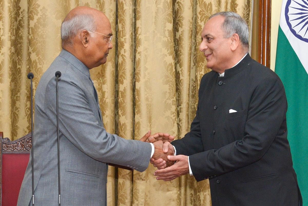 President Ram Nath Kovind (L) greets Bimal Julka after taking oath as the new Chief Information Commissioner (CIC) during a swearing-in-ceremony at Rashtrapati Bhavan. (PTI Photo)