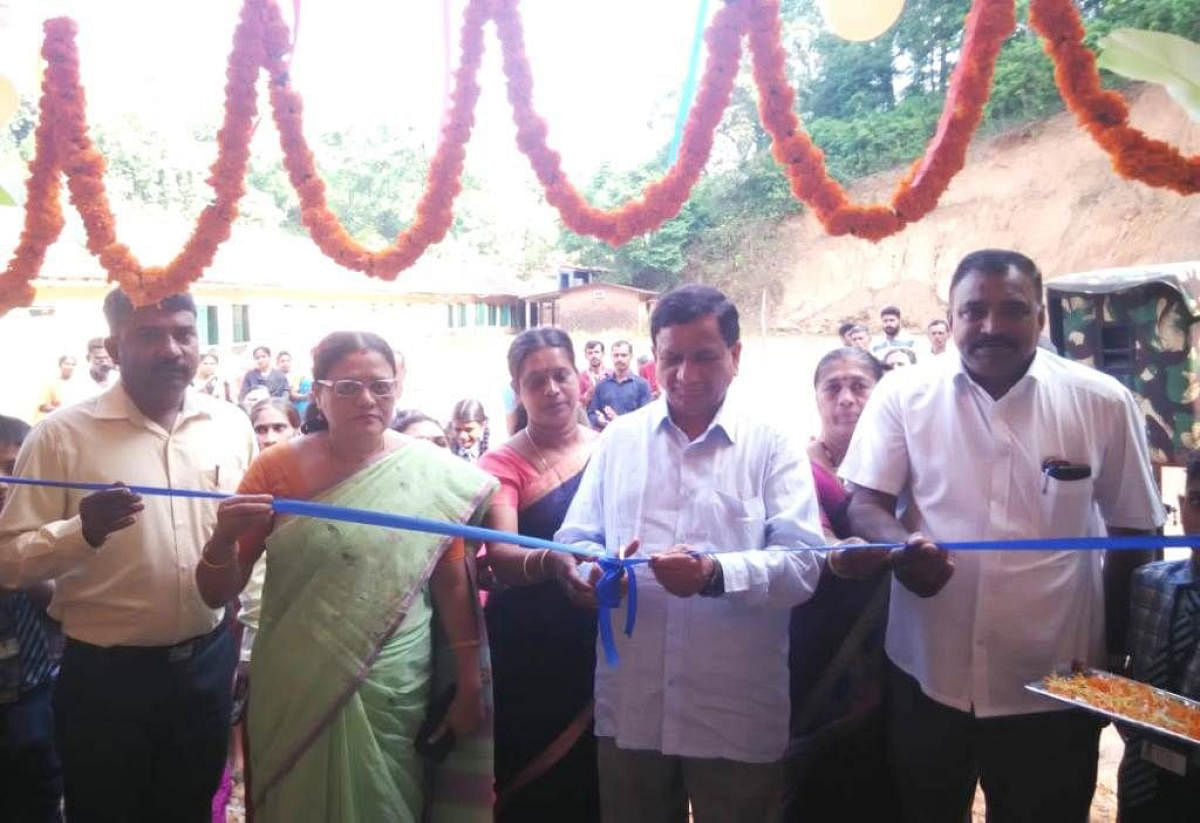 MLA K G Bopaiah inaugurated the new building of Government Higher Primary School in Jodupala in Madikeri taluk on Saturday.(Below) Students take partin the programme. DH Photos