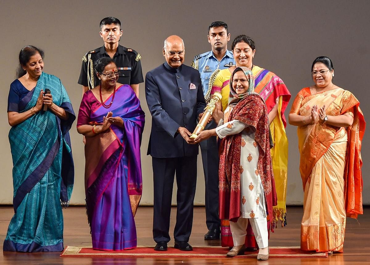 Arifa Jan receives 'Nari Shakti Puraskar 2019' on International Women's Day from President Ram Nath Kovind as First Lady Savita Kovind, Union Ministers Smriti Irani and Nirmala Sitharaman look on, at Rashtrapati Bhavan Cultural Center in New Delhi, Sunday, March 8, 2020. Hailing from Kashmir, Jan has taken the task to revive the once famed handicraft Numdha, the traditional embroidered rug. (PTI Photo)