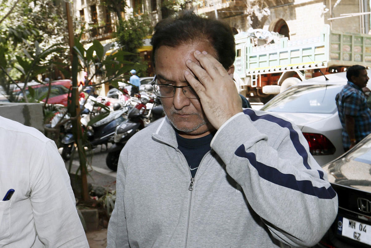Yes Bank founder Rana Kapoor arrives at the Enforcement Directorate office after leaving Sessions Court for alleged money laundering charges in Mumbai, India March 8, 2020. (Reuters Photo)